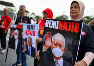 Μαλαισία: Δεκαπέντε χρόνια κάθειρξης για τον πρώην πρωθυπουργό Νατζίμπ Ραζάκ