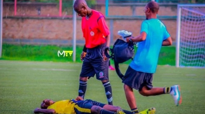 Τραγωδία στο Μπουρούντι: Ποδοσφαιριστής πέθανε στον αγωνιστικό χώρο αφού κατάπιε νόμισμα-γούρι