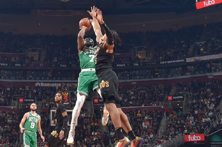 «Καθάρισαν» οι Σέλτικς στη Βοστόνη, εκτός έδρας νίκες για Μπουλς, Σπερς και Σίξερς – Τα αποτελέσματα του NBA