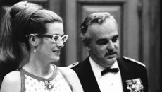 Συναντήθηκαν, αρραβωνιάστηκαν, έγινε πριγκίπισσα – Όταν η Γκρέις Κέλι έφυγε με τον Ρενιέ του Μονακό εγκαταλείποντας τον Όλεγκ Κάσινι