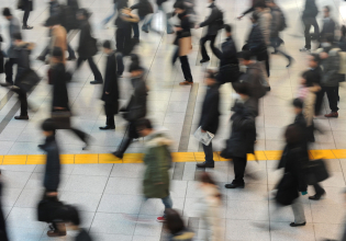 Εξι CEOs προειδοποιούν τη Gen Z: Η καριέρα όπως τη ξέραμε τελειώνει