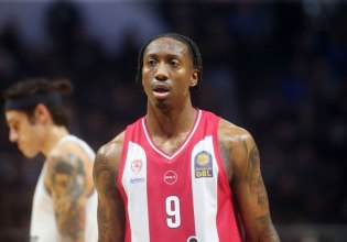 Ο Ολυμπιακός ανακοίνωσε τη λύση της συνεργασίας με τον Σέιμπεν Λι – Οδεύει προς Εφές