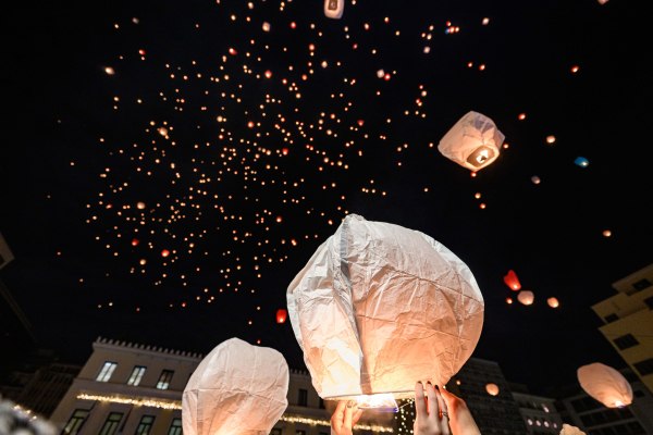 «Νύχτα των Ευχών»: Μαγική παραμονή Χριστουγέννων στην πλατεία Κοτζιά