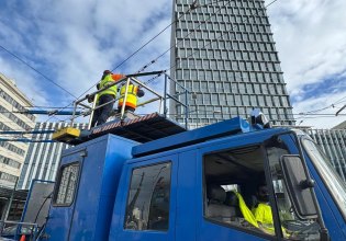 Ο Δήμαρχος Πειραιά Γιάννης Μώραλης στην έναρξη των εργασιών αποξήλωσης του δικτύου τρόλεϊ στον Πειραιά