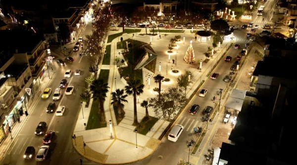 Εγκαινιάστηκε η νέα πλατεία Αγίων Αναργύρων