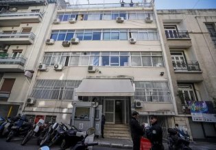 Επίθεση με μολότοφ στο ΑΤ Κυψέλης – Φωτιά σε κάδους στη Δροσοπούλου