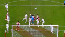 Ο Ευαγγέλου δεν έδωσε πέναλτι στον Ολυμπιακό – «Έκλεισε» τα μάτια στο χτύπημα του Ραμίρες στον Μπιανκόν (vid)