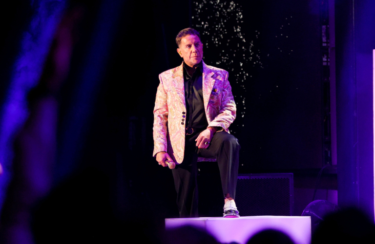 «Οργανωμένο σχέδιο εκβίασης» – Ο Γιώργος Μαζωνάκης απαντάει στη μήνυση για ανήθικες προτάσεις