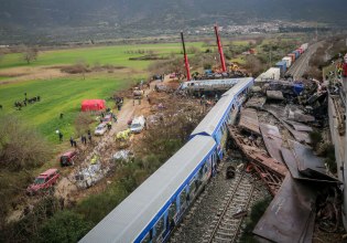 «Αλητείες της ΝΔ»: Αντιδρούν ΣΥΡΙΖΑ – Νέα Αριστερά στον έλεγχο της ΑΑΔΕ στον σύλλογο των Τεμπών