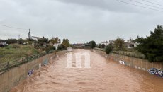 Κακοκαιρία Byron: Πλημμυρισμένη και χωρίς υδροδότηση η Μάνδρα – Νέο έκτακτο δελτίο