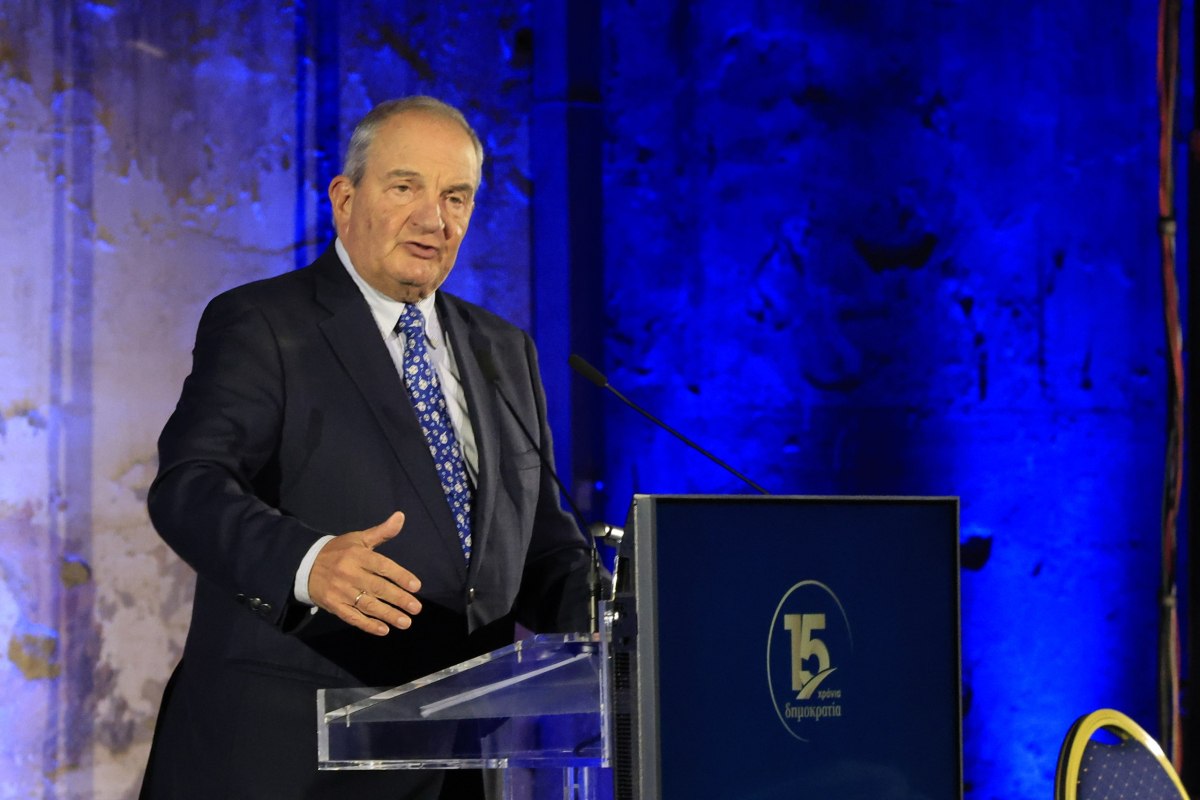 Κεραυνοί Καραμανλή κατά Μητσοτάκη για συνολική κρίση θεσμών – Ηχηρή επαναφορά στην ατζέντα του σκανδάλου των υποκλοπών