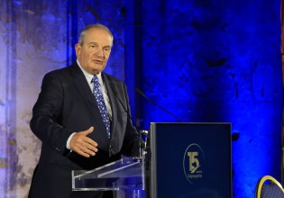 Κεραυνοί Καραμανλή κατά Μητσοτάκη για κρίση θεσμών – Ηχηρή επαναφορά στην ατζέντα του σκανδάλου των υποκλοπών