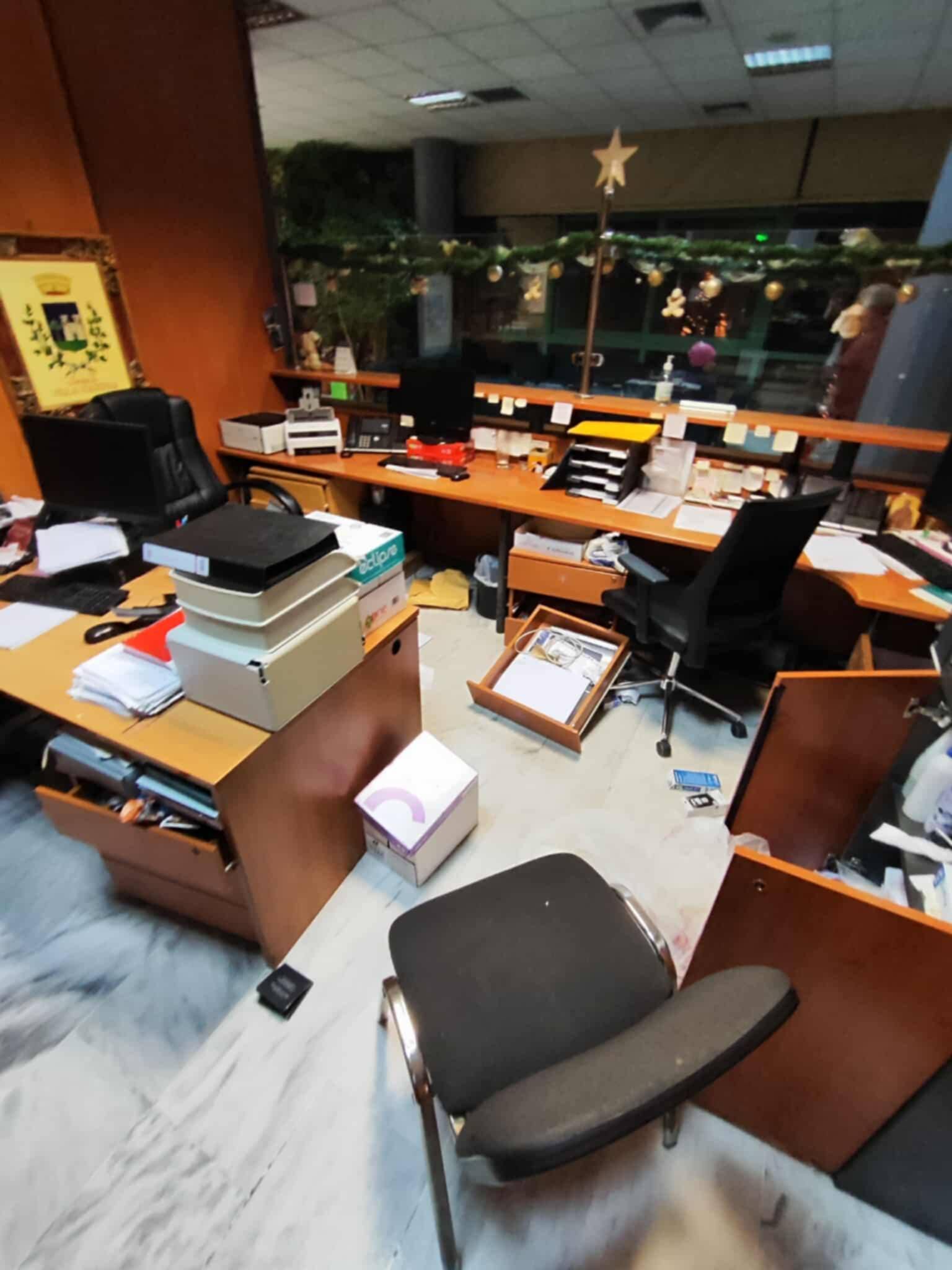 Διάρρηξη στο Δημαρχείο Σαρωνικού