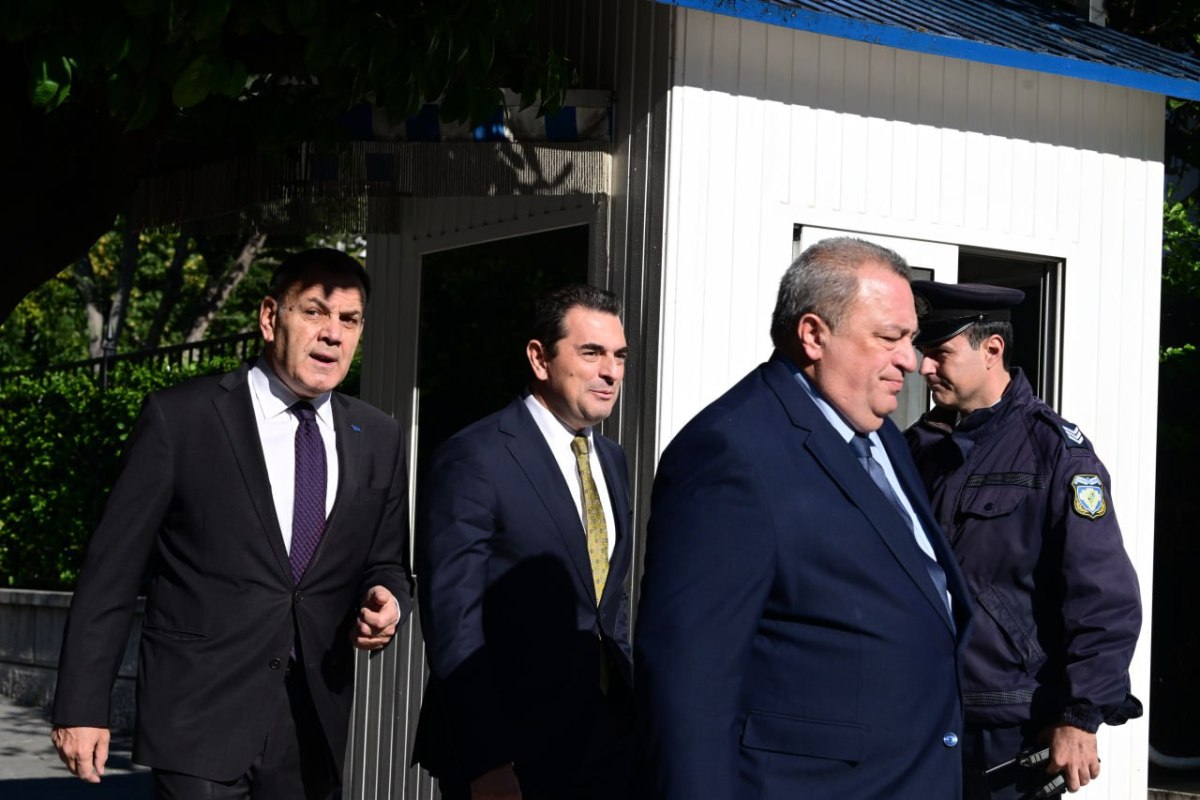 Εορταστικό «μασάζ» στο Μαξίμου από Κυρ. Μητσοτάκη στους βουλευτές του εν όψει Χριστουγέννων