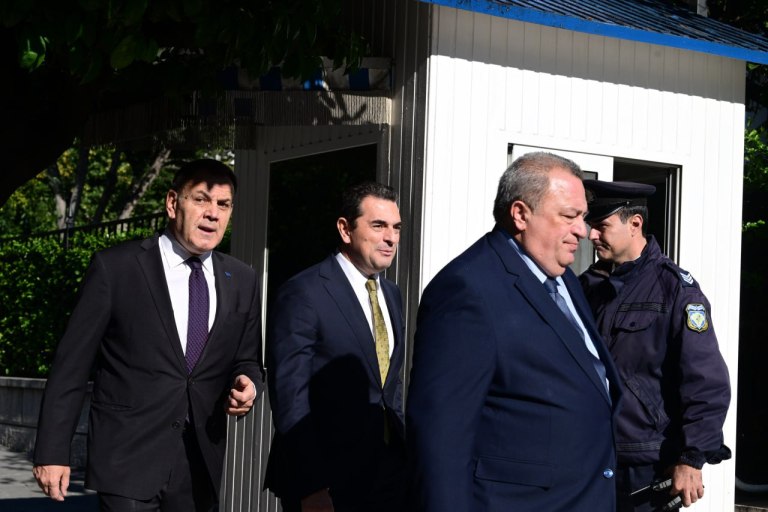 Εορταστικό «μασάζ» στο Μαξίμου από Κυρ. Μητσοτάκη στους βουλευτές του εν όψει Χριστουγέννων