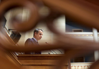 Σε ασφυκτικό κλοιό το Μαξίμου – Τέσσερα ανοιχτά μέτωπα ρίχνουν τις κυβερνητικές προσπάθειες αλλαγής ατζέντας στο κενό