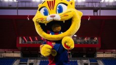 Mπαρτσελόνα: Το νέο λούτρινο της μασκότ CAT «εξαφανίστηκε» σε χρόνο-ρεκόρ