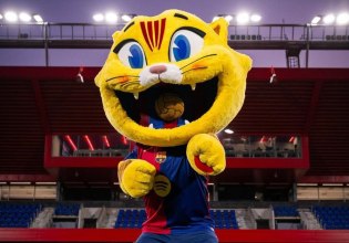 Mπαρτσελόνα: Το νέο λούτρινο της μασκότ CAT «εξαφανίστηκε» σε χρόνο-ρεκόρ