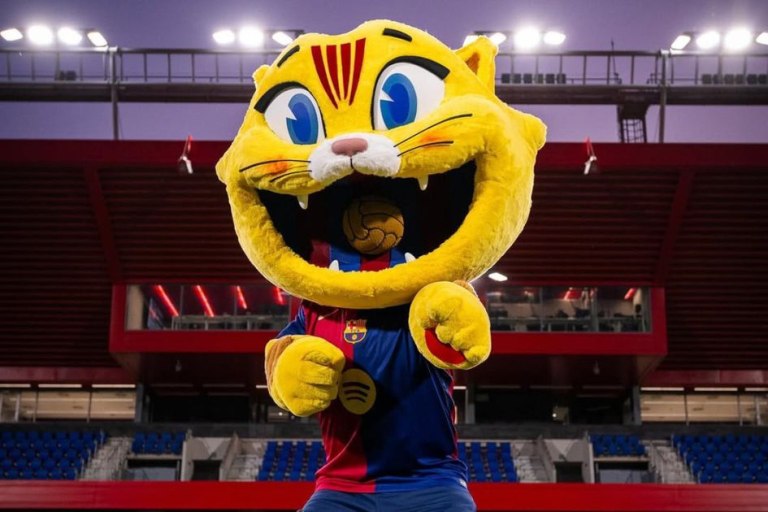 Mπαρτσελόνα: Το νέο λούτρινο της μασκότ CAT «εξαφανίστηκε» σε χρόνο-ρεκόρ