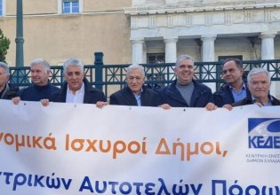 Συγκέντρωση Δημάρχων στην Βουλή-Συνάντηση της εκτελεστικής επιτροπής της ΚΕΔΕ με τα κόμματα