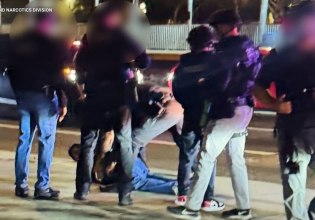 Η στιγμή της σύλληψης του Νικ Ράινερ λίγες ώρες μετά τις δολοφονίες των γονιών του Ρομπ και Μισέλ