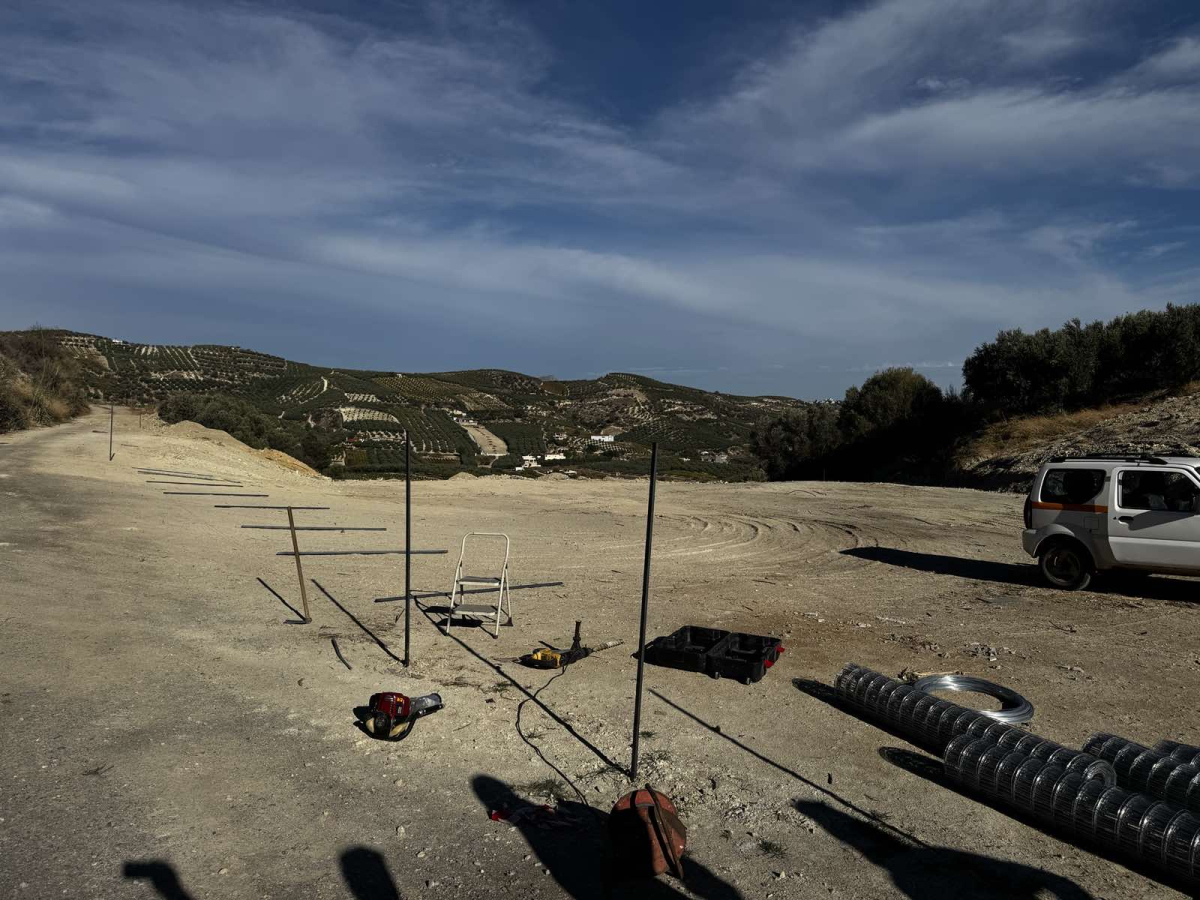 Με περιφράξεις προσπαθεί ο δήμος Ηρακλείου να προστατεύσει τον δημόσιο χώρο από τις αυτοσχέδιες χωματερές