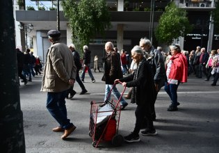 Διαδοχική ασφάλιση: Τι ισχύει για τη συνταξιοδότηση των δημοσίων υπαλλήλων