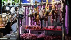 Ακρίβεια: Αυξημένο φέτος το κόστος του χριστουγεννιάτικου τραπεζιού – Σχεδόν 45 ευρώ το άτομο