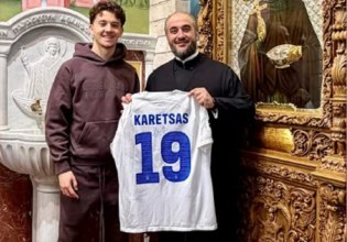 O Κωνσταντίνος Καρέτσας χάρισε φανέλα της Εθνικής Ελλάδας σε εκκλησία στη Μενεμένη (pics)