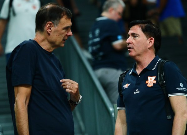 Πασκουάλ: «Έχει πολύ αναγνωρίσιμο DNA ο Ολυμπιακός – Από τους καλύτερους ο Βεζένκοφ, αν όχι ο κορυφαίος!»