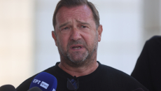 Οργισμένη απάντηση Πλακιά για την χριστουγεννιάτικη κάρτα της Hellenic Train – «Αρρωστημένη συμπεριφορά»