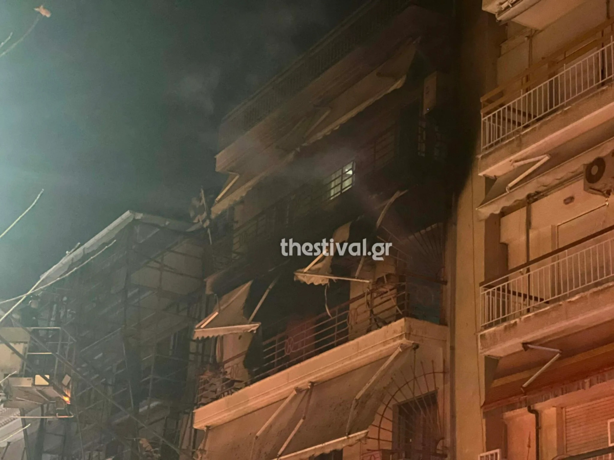 Θεσσαλονίκη: Μεγάλη φωτιά σε διαμέρισμα στην Κάτω Τούμπα – Απεγκλωβίστηκαν άτομα, μια ηλικιωμένη διασωληνώθηκε