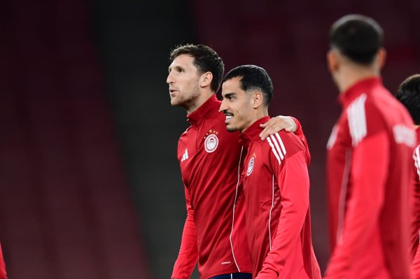 Ο… δάσκαλος Ρέτσος μαθαίνει ελληνικά στον Τσικίνιο σε ένα απολαυστικό βίντεο