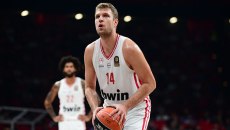 Βεζένκοφ: «Τα Χριστούγεννα είναι πολύ ωραία, αλλά πρέπει να δείχνεις την ανθρωπιά σου κάθε μέρα»