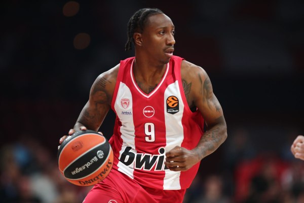 Νέα σενάρια για Σέιμπεν Λι από το εξωτερικό