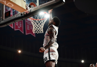 Ο Ταϊρίκ Τζόουνς αρέσει στον Ολυμπιακό – Παρακολουθούν τις εξελίξεις στην Παρτιζάν οι «ερυθρόλευκοι» (vid)