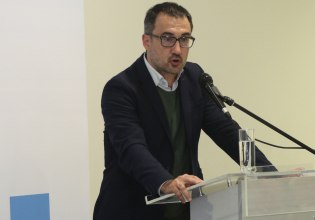 Ράπισμα Χαρίτση στην κυβέρνηση: «ΜΑΤ για σας – ΟΠΕΚΕΠΕ-bet για μας», «σκάνδαλο Δημοκρατίας» οι υποκλοπές