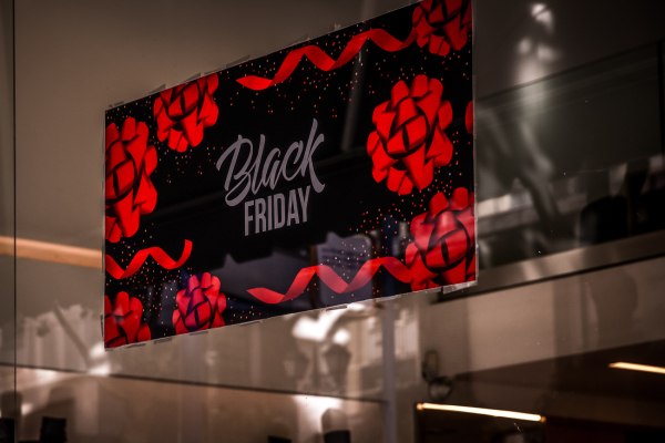 «Έκλεψε» η Black Friday λεφτά από τα Χριστούγεννα; – Τι έδειξε το ταμείο