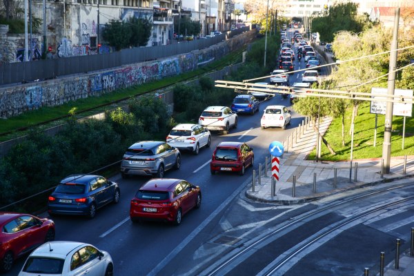 Τι αλλάζει με τα πρόστιμα για όσους δεν πληρώσουν έγκαιρα τα τέλη κυκλοφορίας