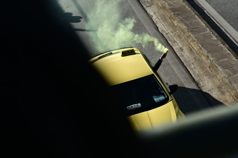 Παρατείνεται μέχρι την Παρασκευή η απεργία των ταξί στην Αττική