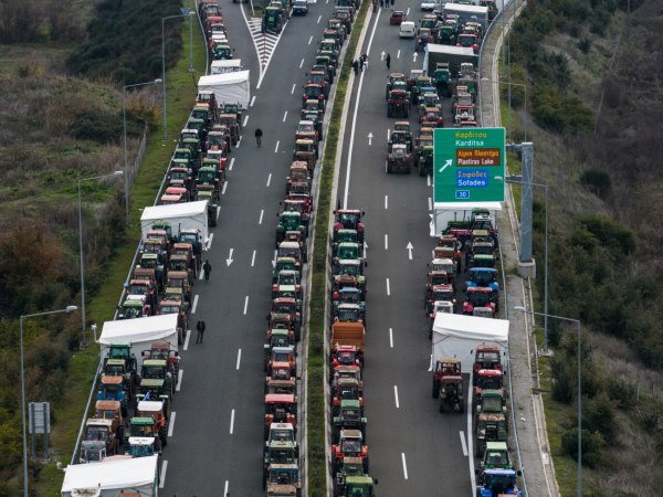Παραμένουν στα μπλόκα οι αγρότες, πυρετός συσκέψεων για τις επόμενες κινήσεις – «Θα αποφασίσουμε συλλογικά»