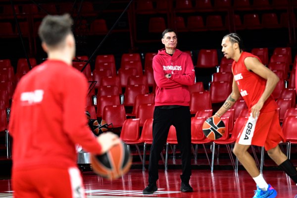 Μπαρτζώκας: «Έχουμε τόσους παίκτες, έχει κουράσει η μεταγραφολογία»