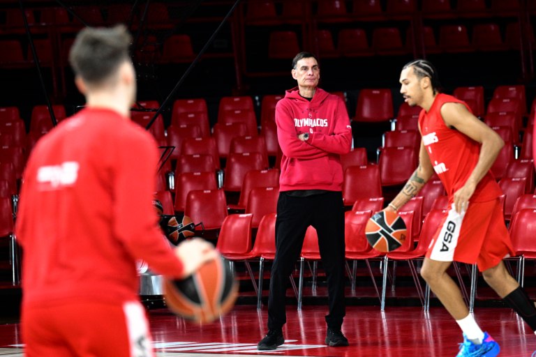 Μπαρτζώκας: «Έχουμε τόσους παίκτες, έχει κουράσει η μεταγραφολογία»