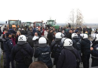 Αγρότες: Πληθαίνουν και ισχυροποιούνται τα μπλόκα – Η καταστολή δεν περνάει