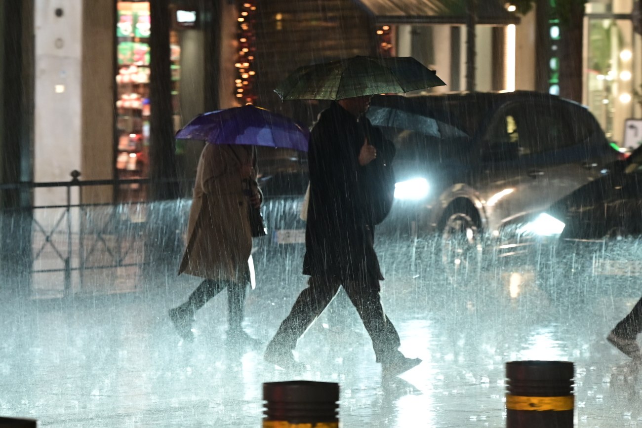 Κακοκαιρία Byron: Σαρώνει τη χώρα, ισχυρές βροχές και ζημιές σε αρκετές περιοχές