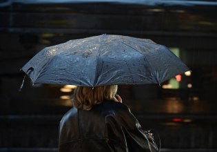 «Μπλακ άουτ» λόγω κακοκαιρίας στην Ερμού – Πολλά καταστήματα χωρίς ρεύμα