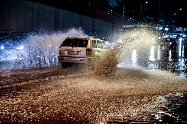 Βίντεο με την εξέλιξη της κακοκαιρίας Byron – Μέχρι πότε θα κρατήσουν οι καταιγίδες στην Αττική