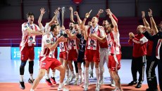 Η απονομή του τροπαίου του League Cup στον Ολυμπιακό (pics+vid)