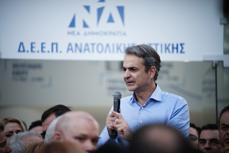 Τυράκι... κατευνασμού στους αγρότες και καρφί σε Τσίπρα από τον Μητσοτάκη