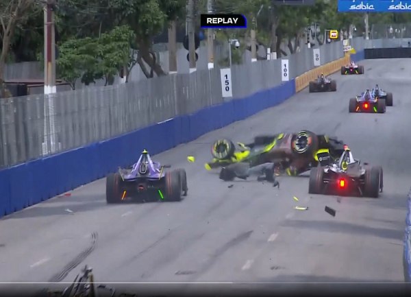 Ατύχημα σοκ στη Formula E, με μονοθέσιο να διαλύεται στον αέρα! (vids)
